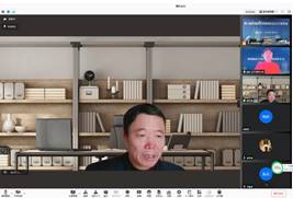 电脑萤幕前的男子中度可信度描述已自动生成